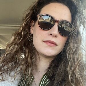 Meet your Posher, Alexia